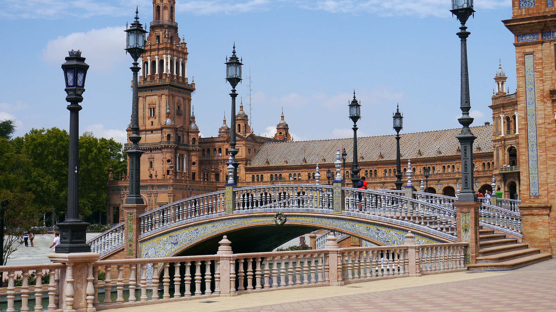 sevilla-182830_1920 Puente en la Plaza de España en Sevilla