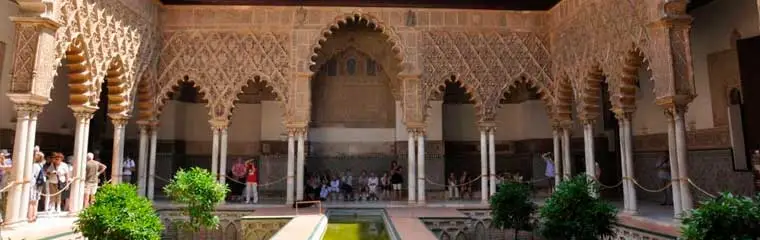 visitar_sevilla_11_andalsur patio de los Reales Alcázares en Sevilla